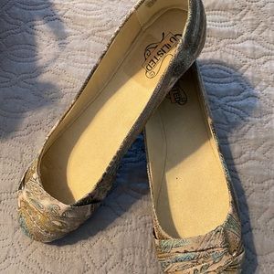 Unlisted tapestry print flats